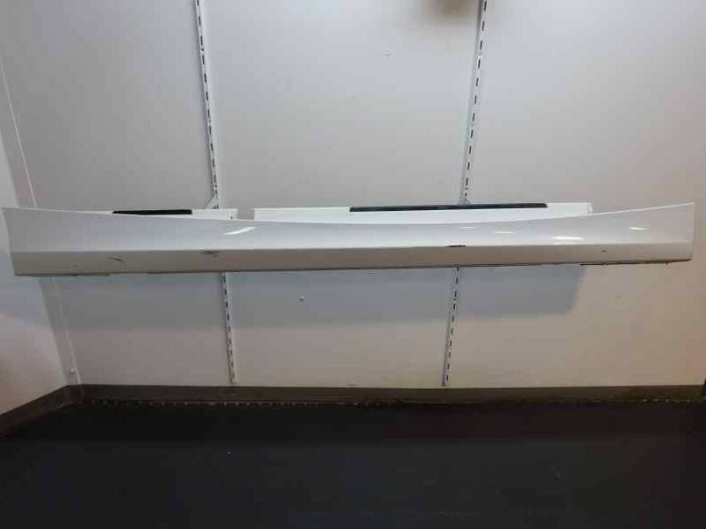 FALDON LATERAL BMW SERIE 1 BERLINA 2008 2.0 TURBODIESEL (143 CV)