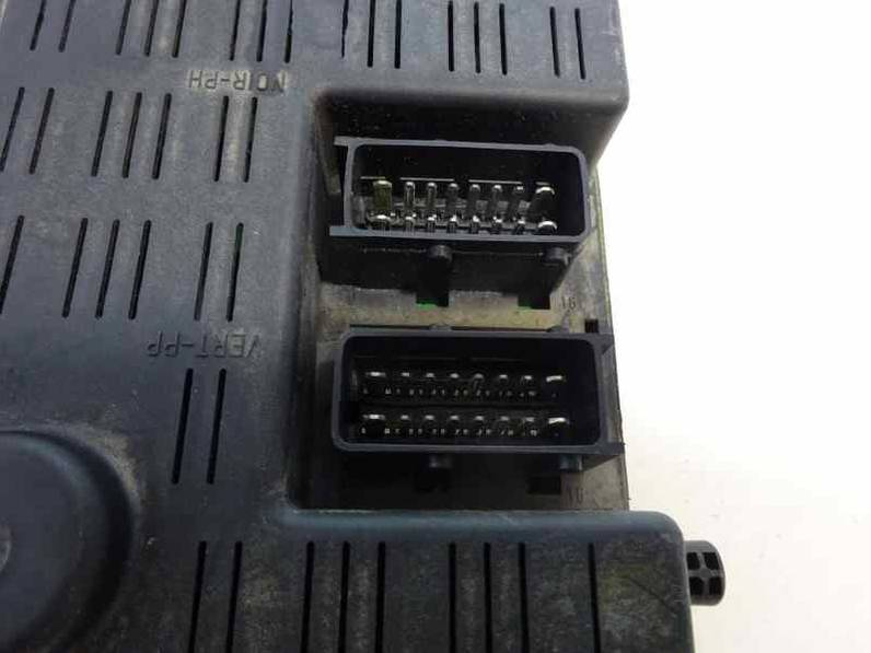 CAJA RELES FUSIBLES CITROEN XSARA BERLINA 2001 1.9 D (69 CV)