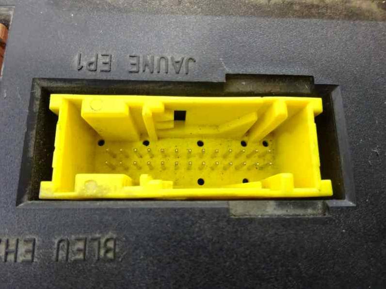 CAJA RELES FUSIBLES CITROEN XSARA BERLINA 2001 1.9 D (69 CV)