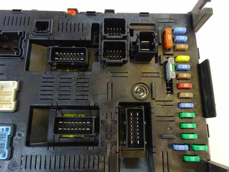 CAJA RELES FUSIBLES CITROEN C4 BERLINA 2006 1.6 16V HDI (90 CV)