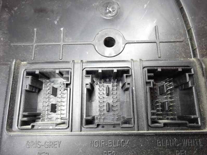 CAJA RELES FUSIBLES RENAULT SCENIC II 2004 1.9 DCI D (120 CV)