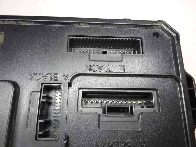 CAJA RELES FUSIBLES RENAULT MEGANE III BERLINA 5 P 2010 1.5 DCI D (106 CV)