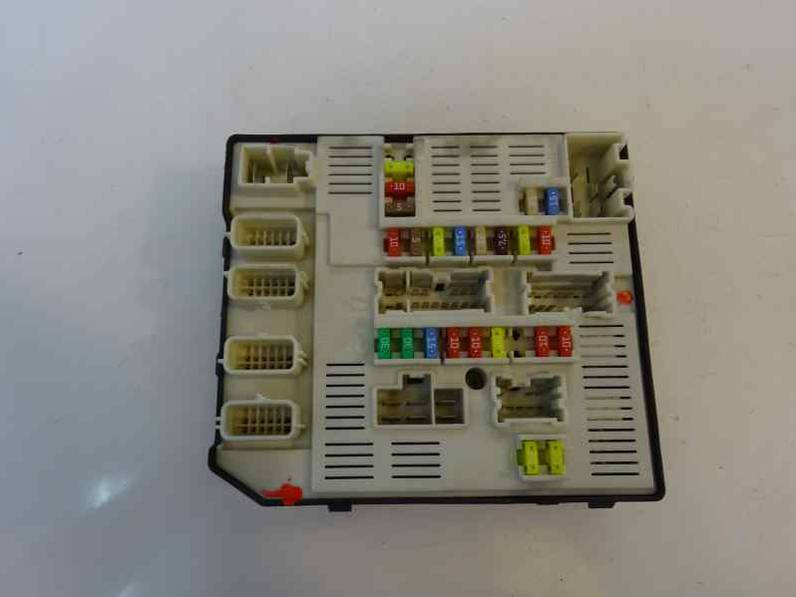 CAJA RELES FUSIBLES RENAULT MEGANE III BERLINA 5 P 2010 1.5 DCI D (106 CV)