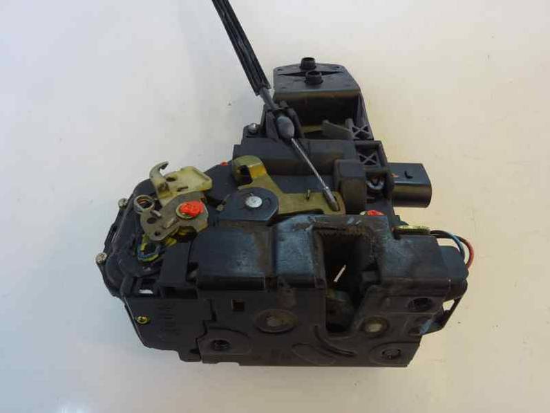 CERRADURA PUERTA DELANTERA IZQUIERDA VOLKSWAGEN PASSAT BERLINA 1999 1.9 TDI (116 CV)