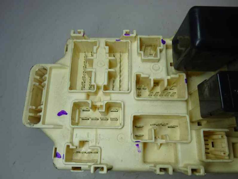 CAJA RELES FUSIBLES MITSUBISHI MONTERO 2001 3.2 DI-D (165 CV)