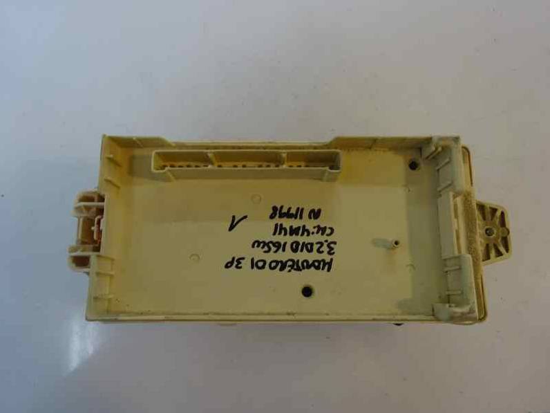 CAJA RELES FUSIBLES MITSUBISHI MONTERO 2001 3.2 DI-D (165 CV)