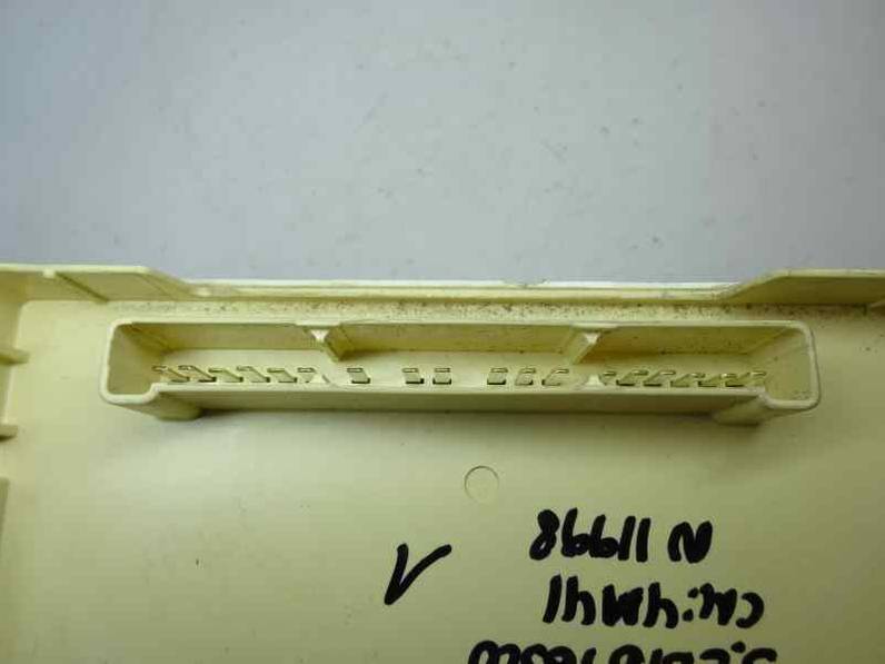 CAJA RELES FUSIBLES MITSUBISHI MONTERO 2001 3.2 DI-D (165 CV)