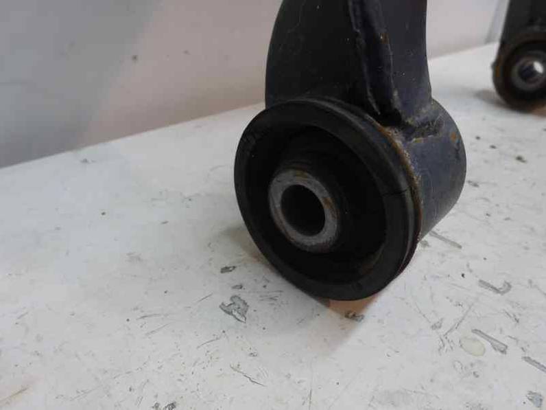 BRAZO SUSPENSION SUPERIOR DELANTERO IZQUIERDO MITSUBISHI MONTERO 2001 3.2 DI-D (165 CV)