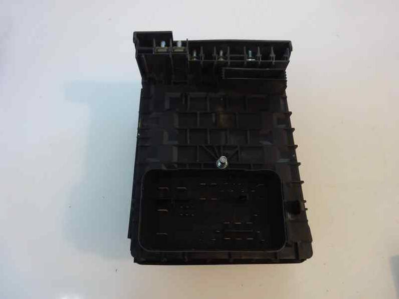 CAJA RELES FUSIBLES VOLKSWAGEN JETTA 2005 1.9 TDI (105 CV)