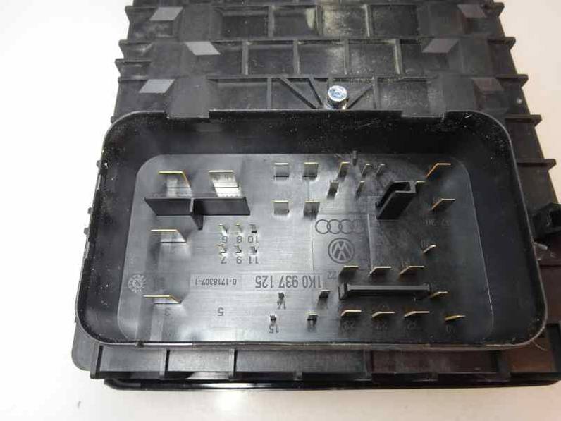 CAJA RELES FUSIBLES VOLKSWAGEN JETTA 2005 1.9 TDI (105 CV)