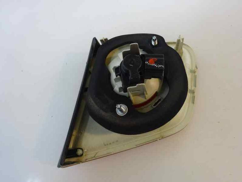 PILOTO TRASERO IZQUIERDO VOLKSWAGEN JETTA 2005 1.9 TDI (105 CV)