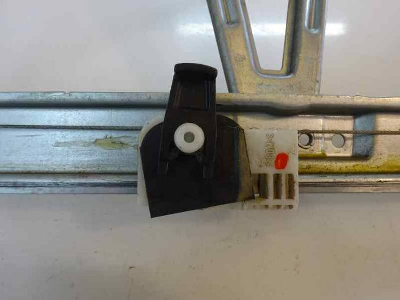 ELEVALUNAS TRASERO DERECHO RENAULT CLIO III 2011 1.5 DCI D FAP (88 CV)