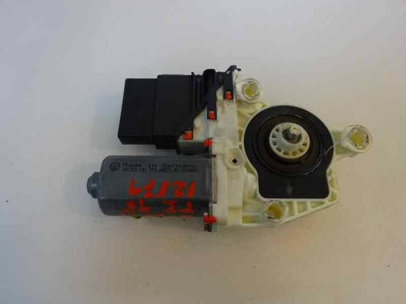MOTOR ELEVALUNAS TRASERO IZQUIERDO VOLKSWAGEN GOLF IV BERLINA 1999 1.9 TDI (90 CV)
