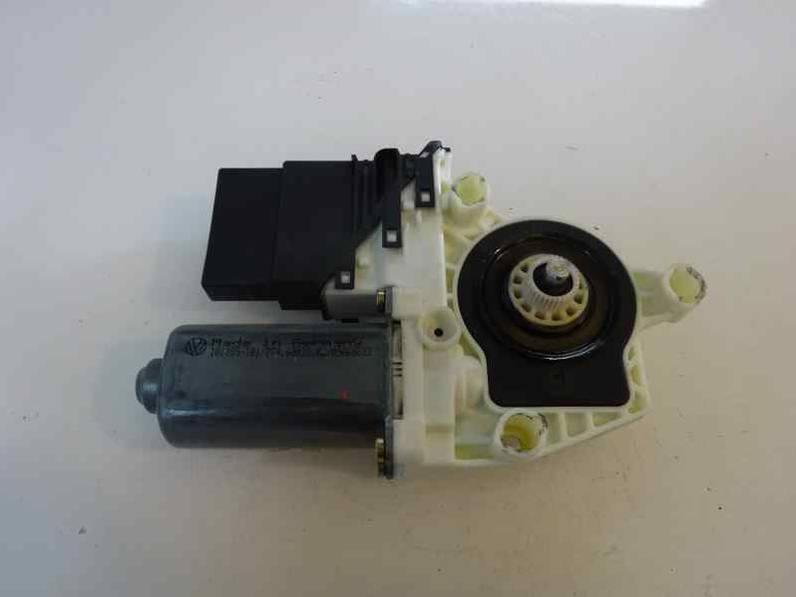 MOTOR ELEVALUNAS TRASERO IZQUIERDO VOLKSWAGEN GOLF IV BERLINA 2000 1.9 TDI (90 CV)