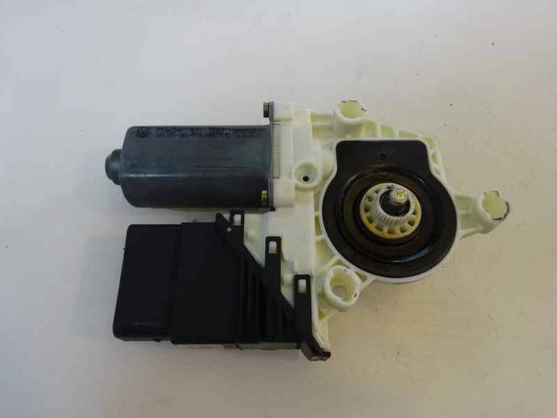 MOTOR ELEVALUNAS TRASERO DERECHO VOLKSWAGEN GOLF IV BERLINA 2000 1.9 TDI (90 CV)