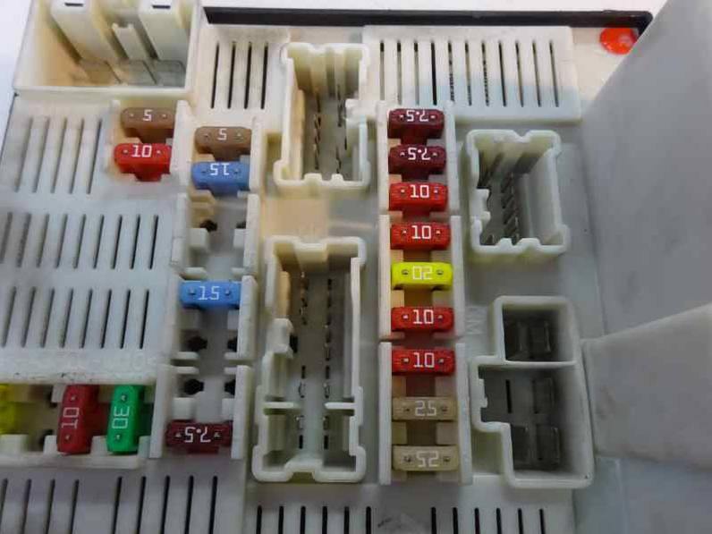 CAJA RELES FUSIBLES RENAULT MEGANE II CLASSIC BERLINA 2006 1.5 DCI D (106 CV)