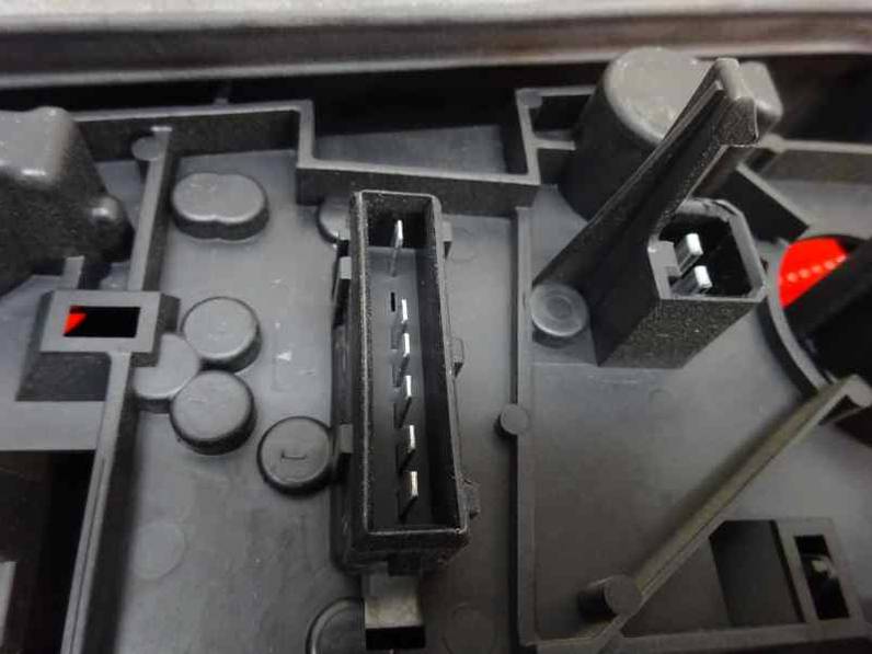 PILOTO TRASERO IZQUIERDO PEUGEOT 306 BERLINA 3 4 5 PUERTAS 2001 2.0 HDI (90 CV)