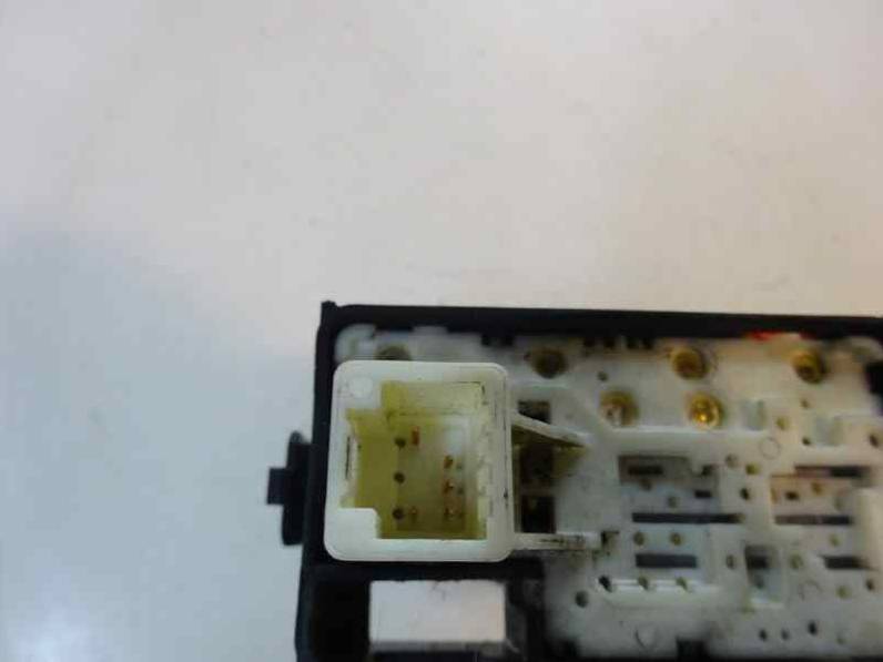 MANDO ELEVALUNAS TRASERO DERECHO TOYOTA PRIUS 2010 1.8 16V (99 CV)