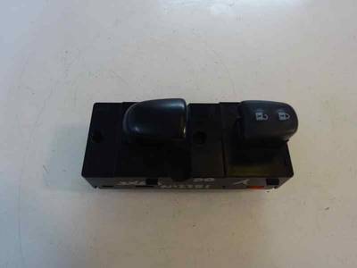 MANDO ELEVALUNAS DELANTERO DERECHO NISSAN JUKE 2015 1.5 TURBODIESEL (110 CV)