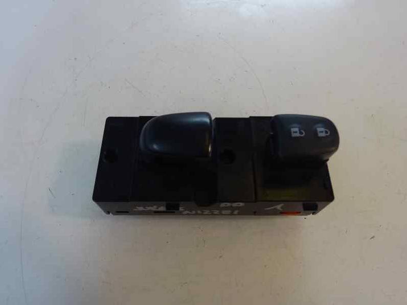 MANDO ELEVALUNAS DELANTERO DERECHO NISSAN JUKE 2015 1.5 TURBODIESEL (110 CV)