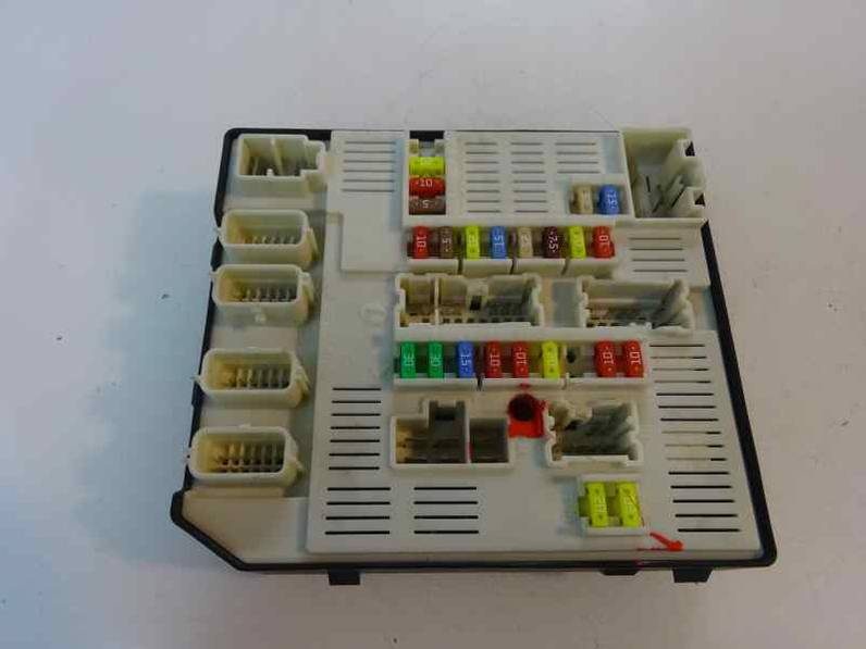 CAJA RELES FUSIBLES RENAULT MEGANE III BERLINA 5 P 2010 1.5 DCI D FAP (110 CV)