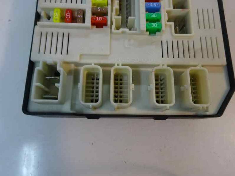 CAJA RELES FUSIBLES RENAULT MEGANE III BERLINA 5 P 2010 1.5 DCI D FAP (110 CV)