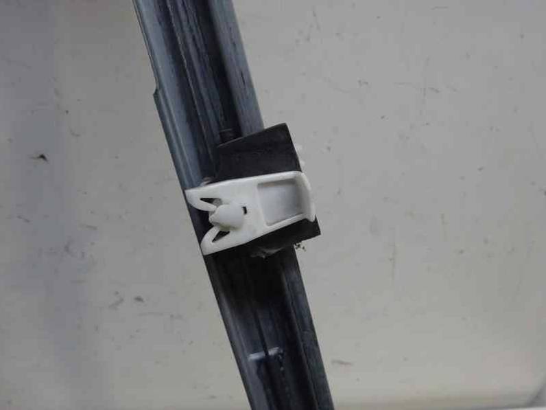 ELEVALUNAS DELANTERO DERECHO RENAULT CLIO II FASE II 2003 1.2 (58 CV)