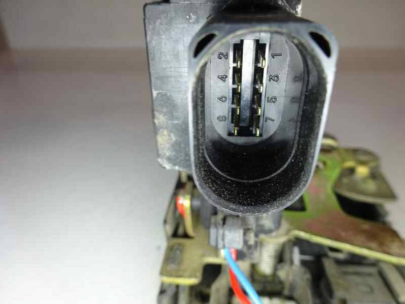 CERRADURA PUERTA DELANTERA IZQUIERDA VOLKSWAGEN GOLF IV BERLINA 1998 1.9 TDI (110 CV)