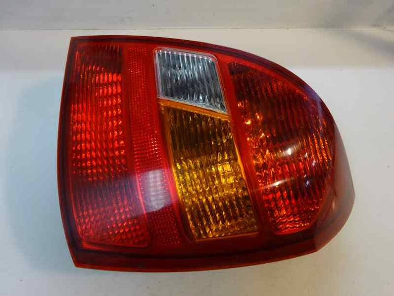 PILOTO TRASERO DERECHO HYUNDAI ELANTRA 2001 1.6 16V (107 CV)