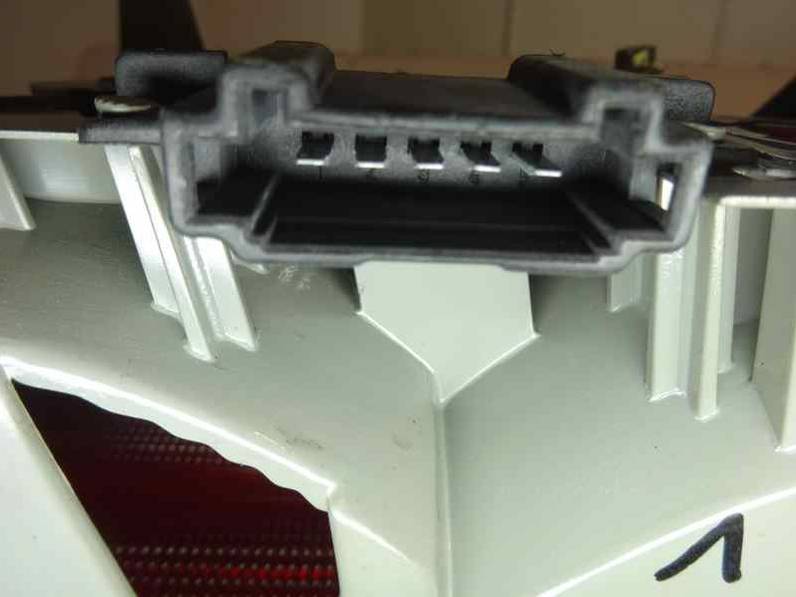 PILOTO TRASERO IZQUIERDO MERCEDES CLASE E BERLINA DIESEL 1998 2.2 CDI (102 CV)