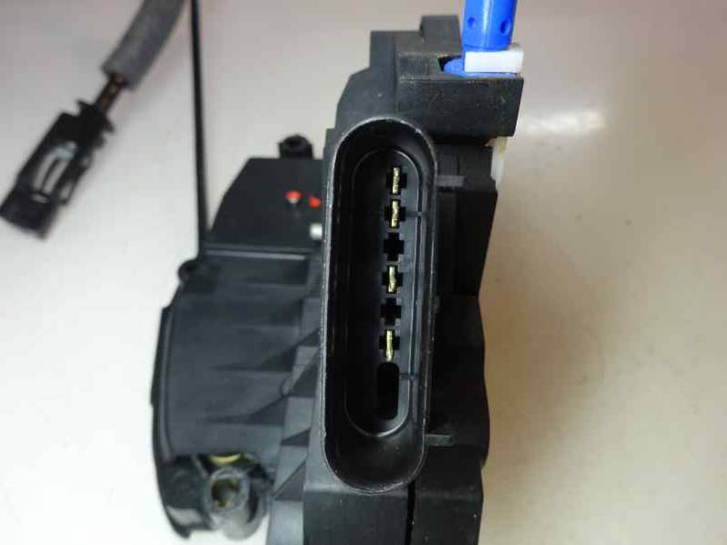 CERRADURA PUERTA DELANTERA DERECHA FORD FIESTA 2016 1.5 TDCI (75 CV)