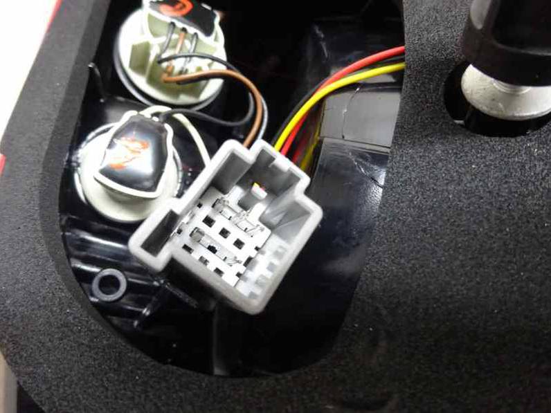 PILOTO TRASERO IZQUIERDO FORD FIESTA 2016 1.5 TDCI (75 CV)