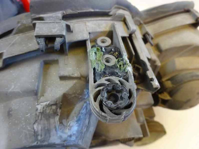 FARO IZQUIERDO MERCEDES CLASE C BERLINA 2001 2.2 CDI (143 CV)