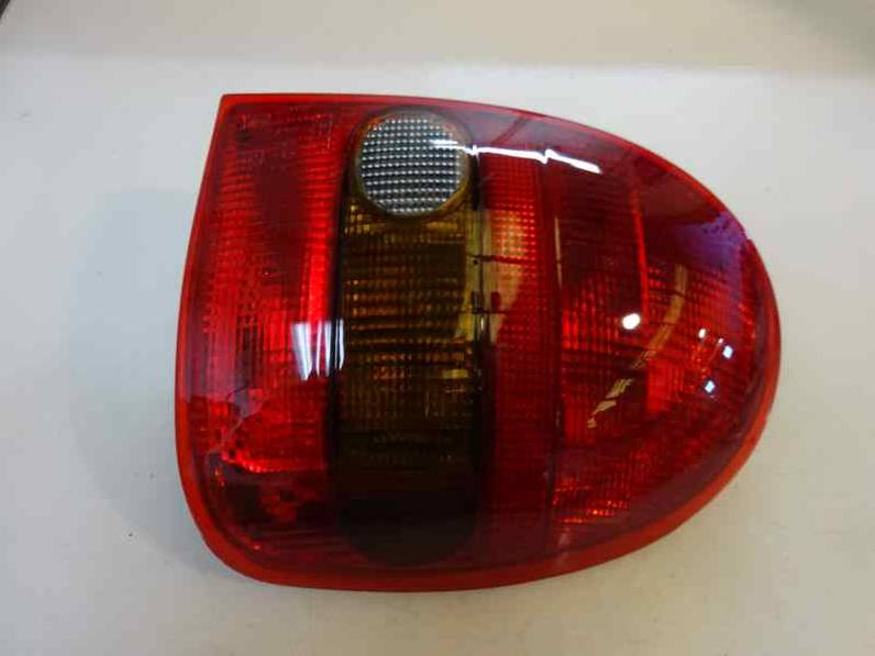 PILOTO TRASERO DERECHO OPEL CORSA B