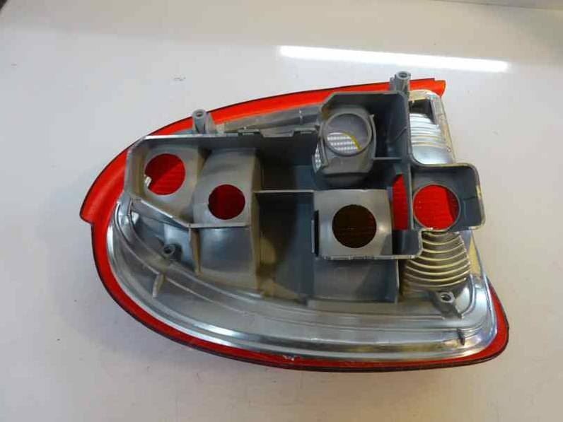 PILOTO TRASERO DERECHO OPEL CORSA B