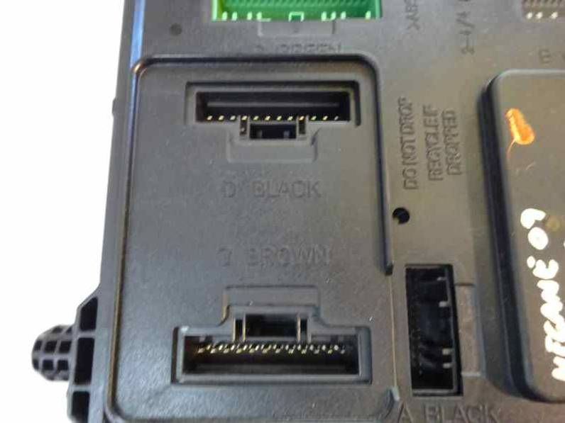 CAJA RELES FUSIBLES RENAULT MEGANE III BERLINA 5 P 2009 1.5 DCI D (86 CV)