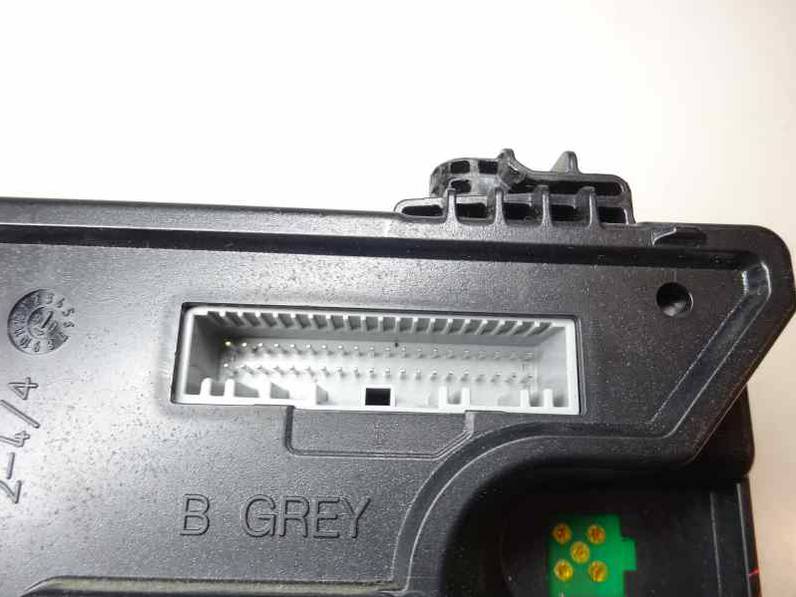 CAJA RELES FUSIBLES RENAULT MEGANE III BERLINA 5 P 2009 1.5 DCI D (86 CV)