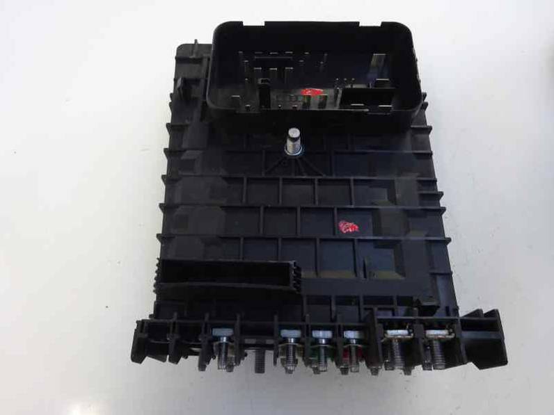 CAJA RELES FUSIBLES AUDI A3 2008 2.0 TDI (140 CV)