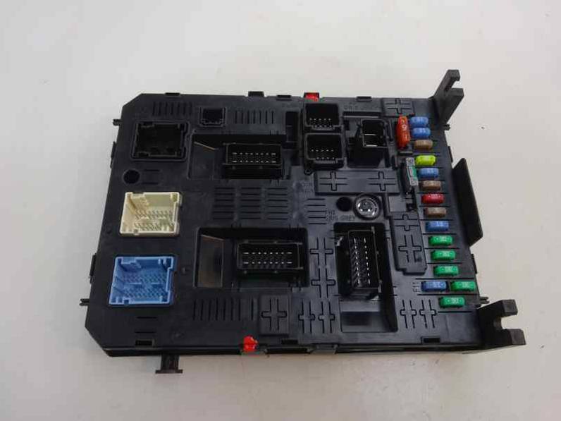 CAJA RELES FUSIBLES CITROEN C4 BERLINA 2009 1.6 16V HDI (90 CV)