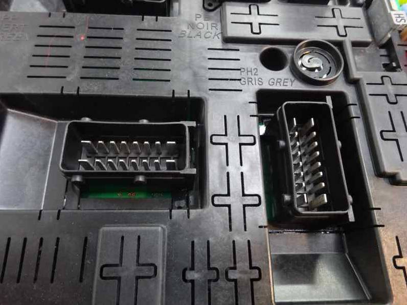 CAJA RELES FUSIBLES CITROEN C4 BERLINA 2009 1.6 16V HDI (90 CV)