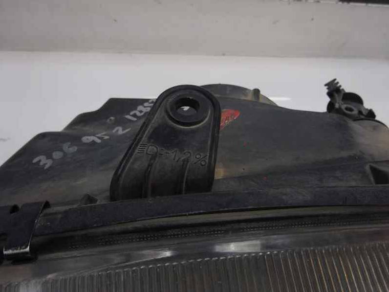 FARO IZQUIERDO PEUGEOT 306 BERLINA 4 PUERTAS 1995 1.9 D (69 CV)