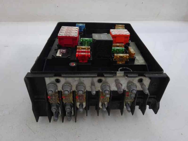 CAJA RELES FUSIBLES VOLKSWAGEN GOLF V BERLINA 2006 1.9 TDI (105 CV)