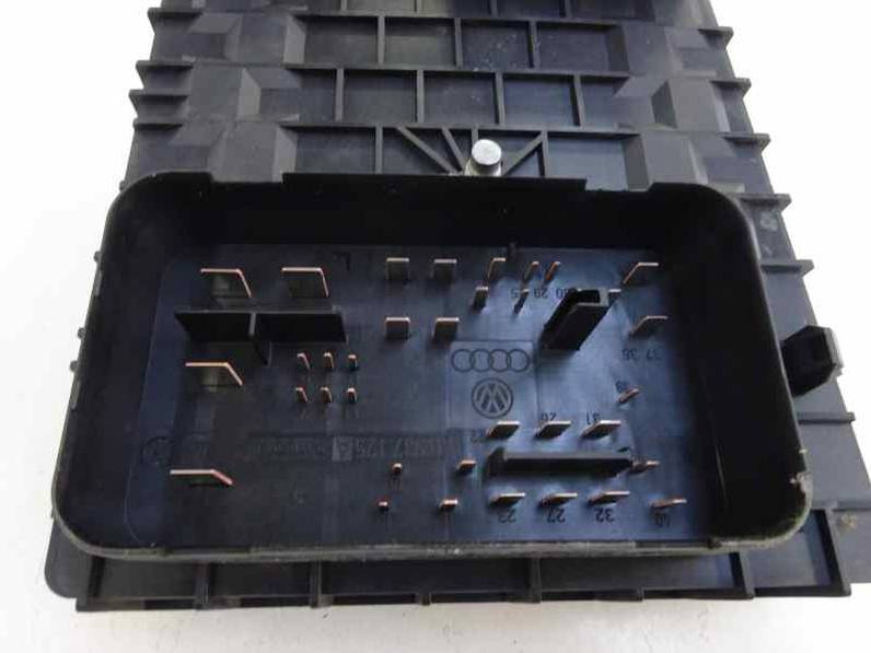 CAJA RELES FUSIBLES VOLKSWAGEN GOLF V BERLINA 2006 1.9 TDI (105 CV)