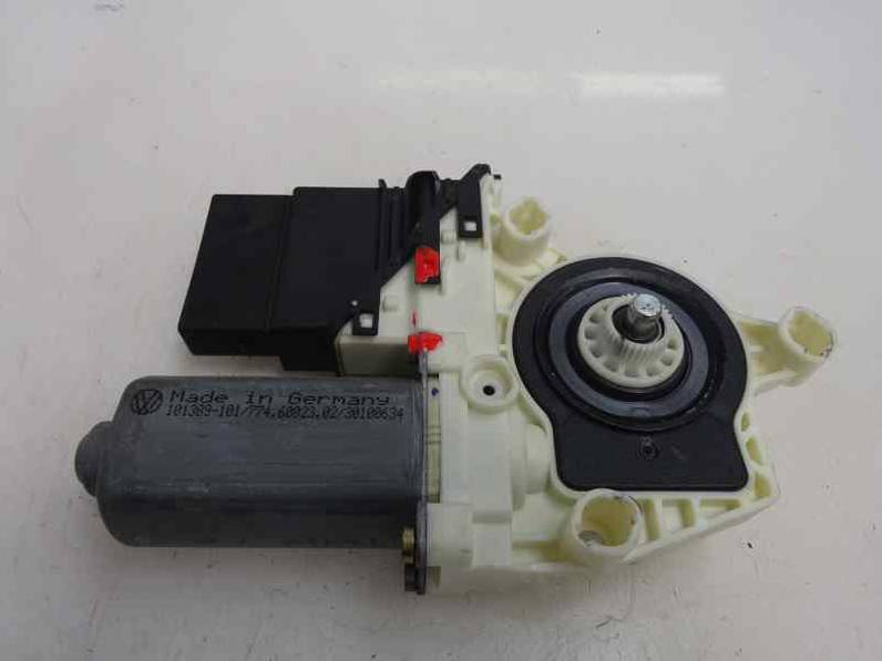 MOTOR ELEVALUNAS TRASERO IZQUIERDO VOLKSWAGEN GOLF IV BERLINA 2001 1.6 16V (105 CV)