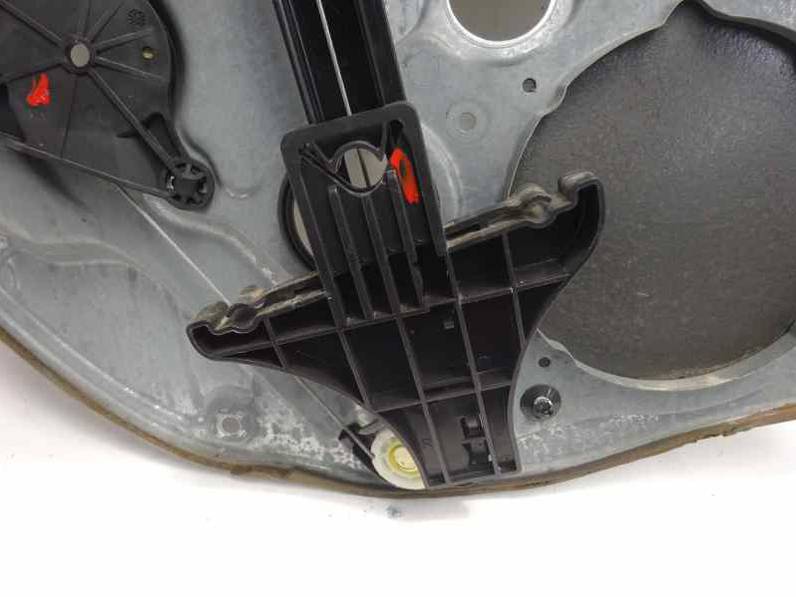 ELEVALUNAS TRASERO DERECHO VOLKSWAGEN GOLF IV BERLINA 2001 1.6 16V (105 CV)