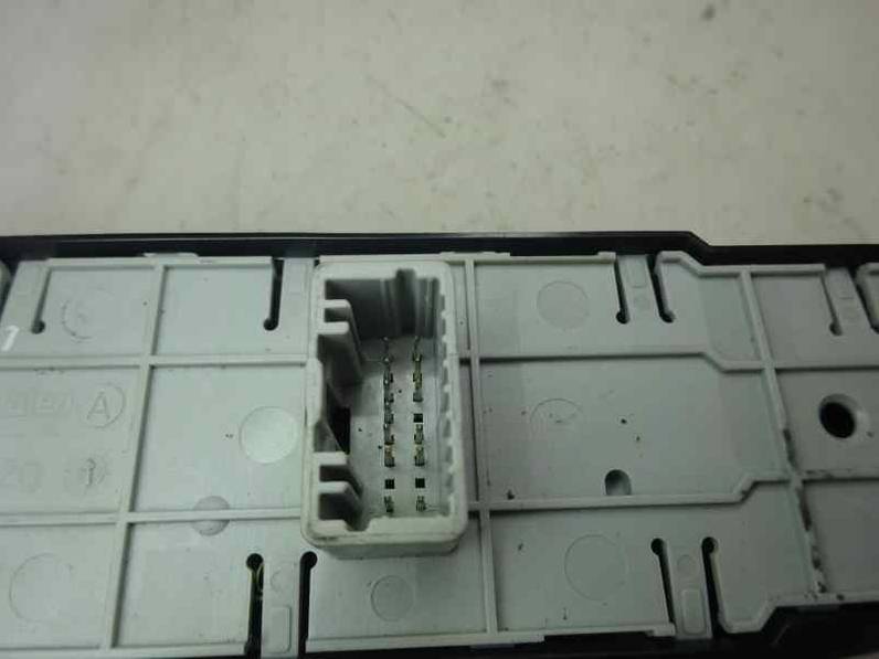 MANDO ELEVALUNAS DELANTERO IZQUIERDO RENAULT LAGUNA GRANDTOUR III 2008 2.0 DCI D (150 CV)