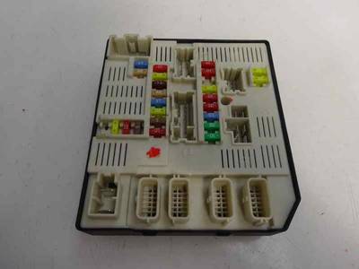 CAJA RELES FUSIBLES RENAULT MEGANE III BERLINA 5 P 2009 1.5 DCI D (86 CV)