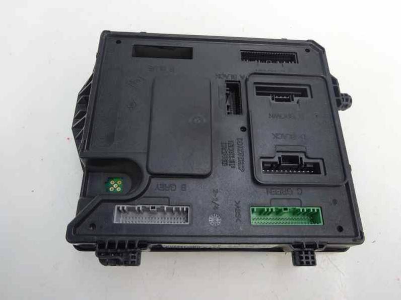 CAJA RELES FUSIBLES RENAULT MEGANE III BERLINA 5 P 2009 1.5 DCI D (86 CV)