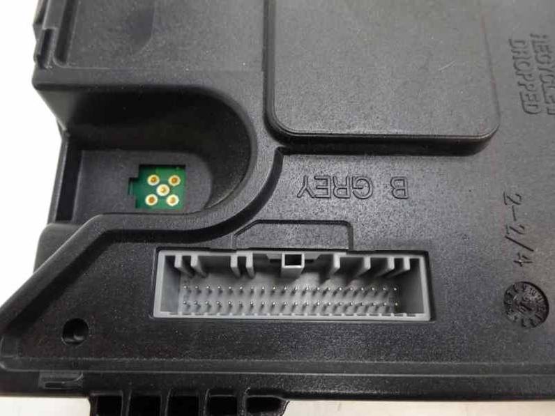 CAJA RELES FUSIBLES RENAULT MEGANE III BERLINA 5 P 2009 1.5 DCI D (86 CV)