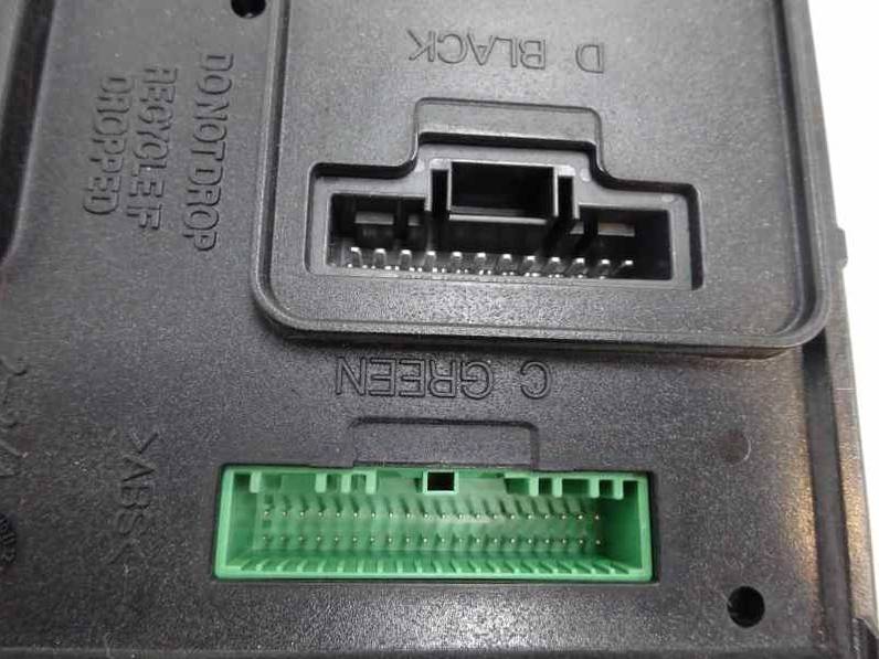 CAJA RELES FUSIBLES RENAULT MEGANE III BERLINA 5 P 2009 1.5 DCI D (86 CV)